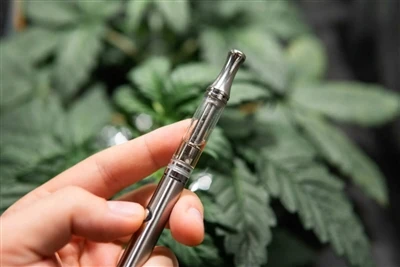 THC Vape Pens thiab Cannabis Alternatives